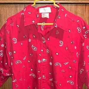 Vintage Mandal Bay Women’s Red Bandana T-Shirt-L/XL, Button Up